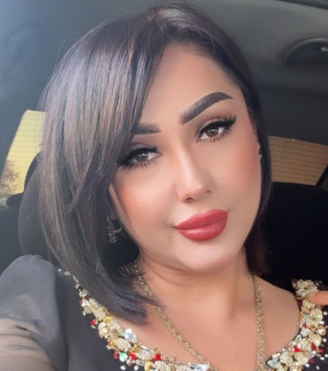 পাশের ফ্ল্যাটের যুবতী ভাবী